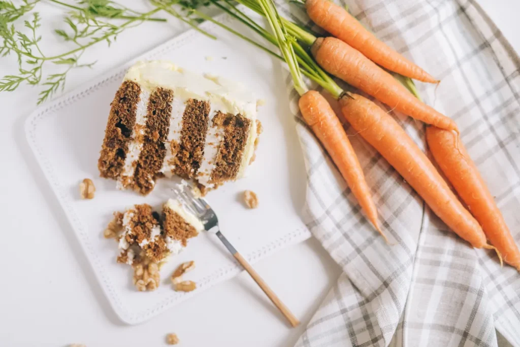 Bolo de cenoura saudável e cenoura